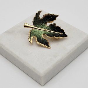 Vintage Gold Tone Metal Maple Leaf Brooch Pin Green Enamel